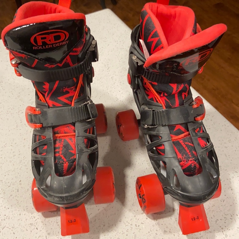Kids derby skates